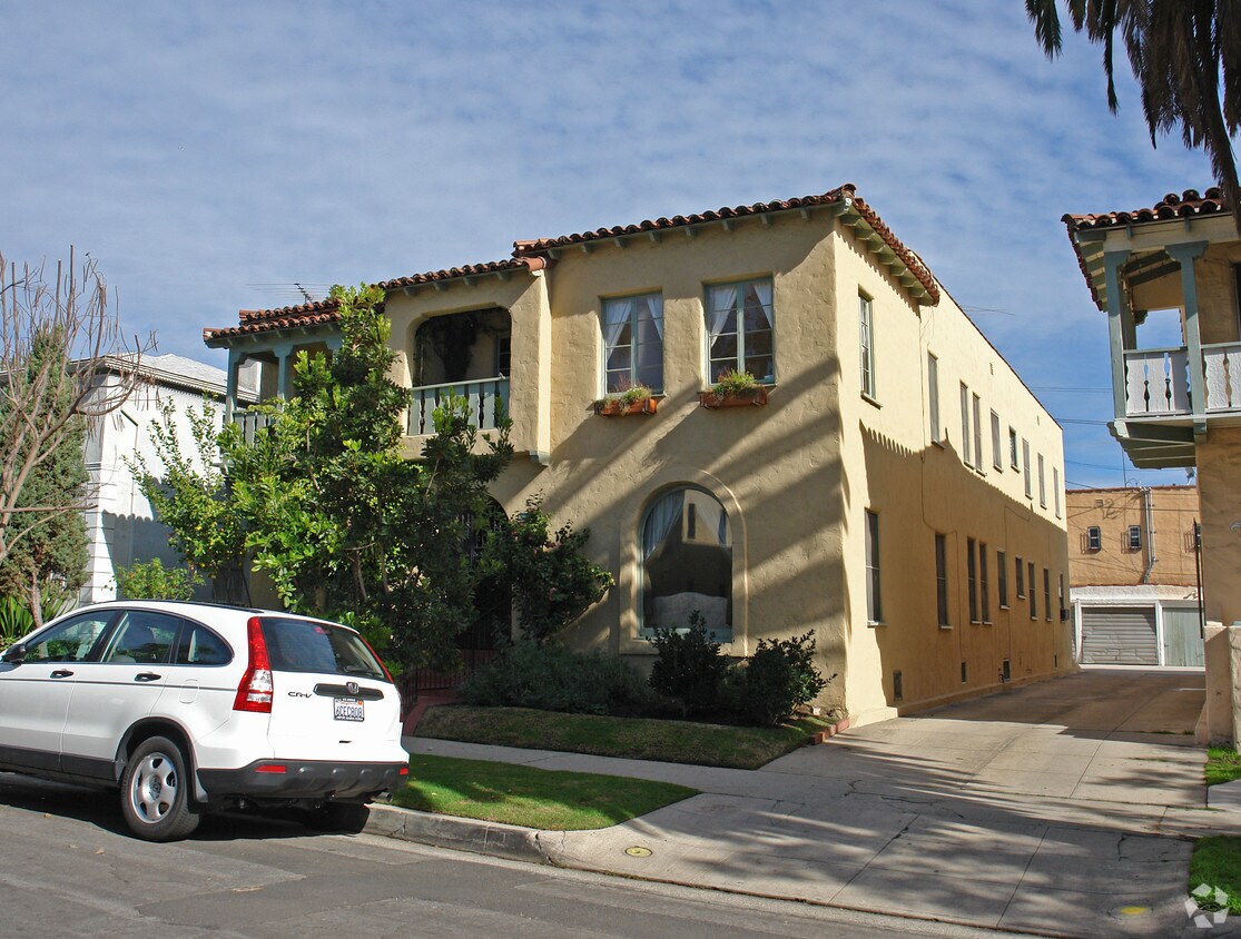 Primary Photo - 424 N Genesee Ave