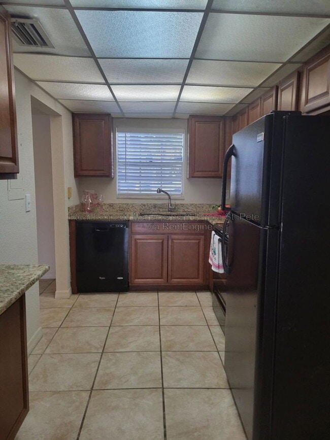 Building Photo - 711 Russell Ln