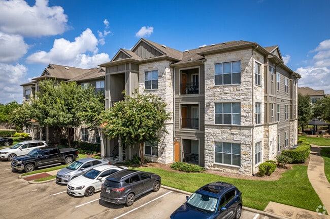 Building Photo - The Retreat at Stafford