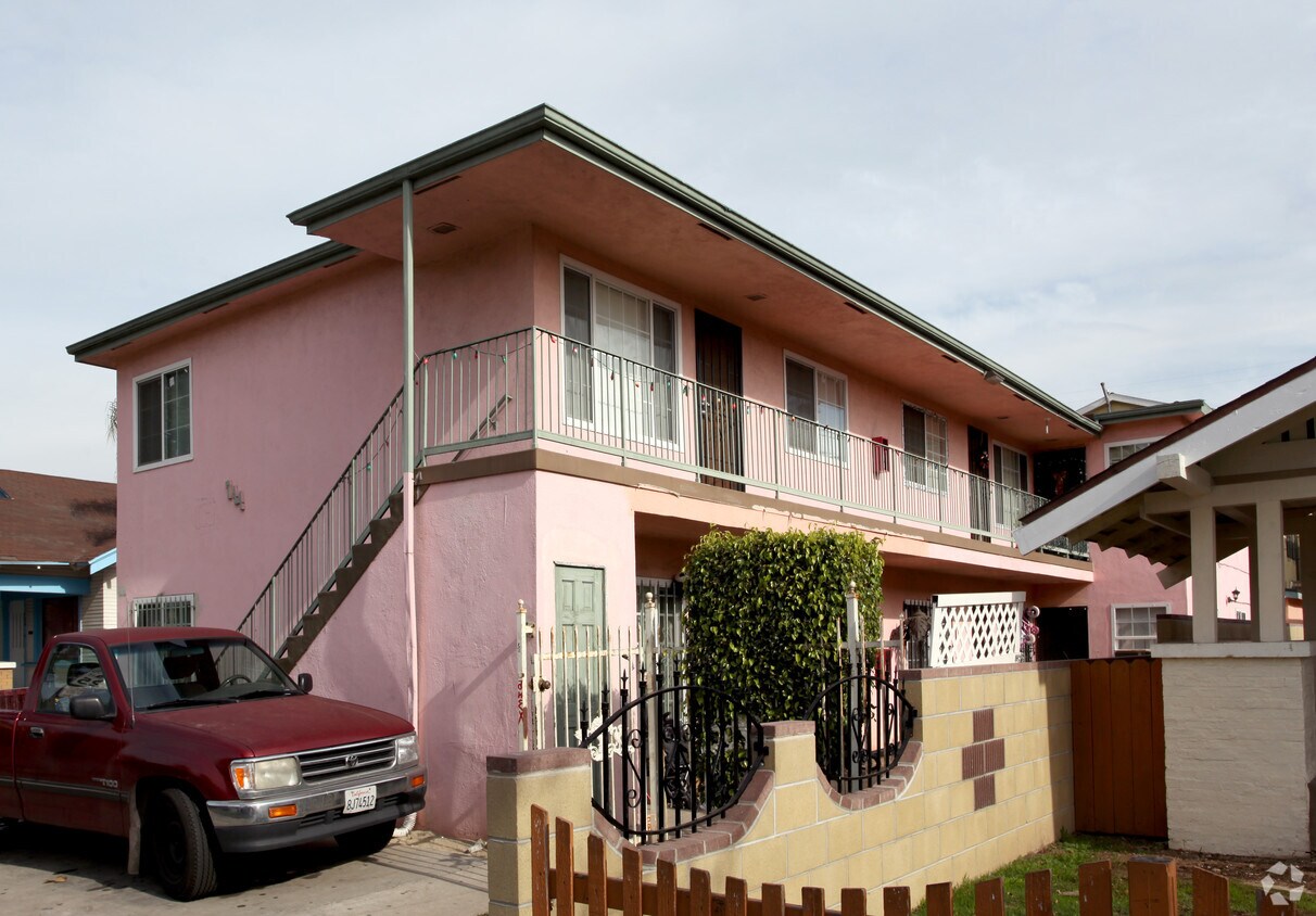 Primary Photo - 744 Cherry Ave