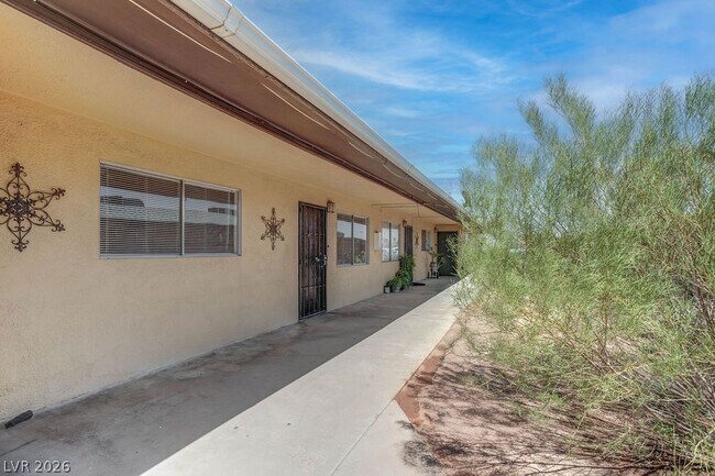 Building Photo - 421 N Decatur Blvd