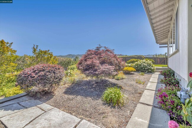Building Photo - 770 Crossbrook Dr