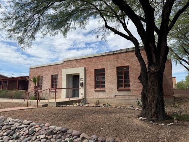 Building Photo - 1241 N Norris Ave