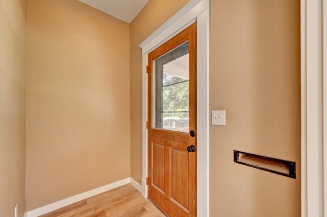 Building Photo - $1,750.00 - 2 Bedrooms, 1 Bathroom, Single...