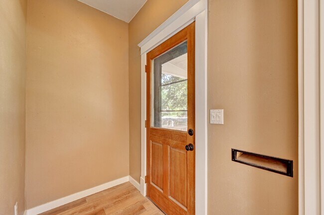 Foto del edificio - $1,750.00 - 2 Bedrooms, 1 Bathroom, Single...
