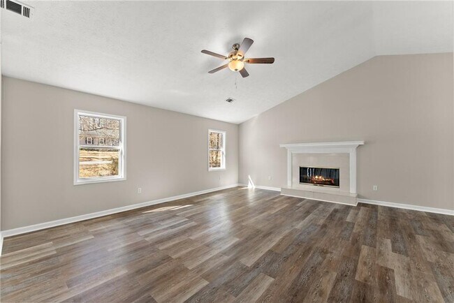 Foto del edificio - 175 Cedar Ridge Dr