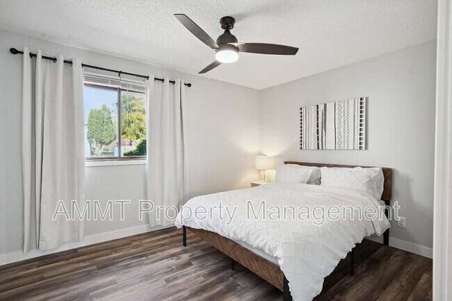 Building Photo - 743 Westwinds Dr