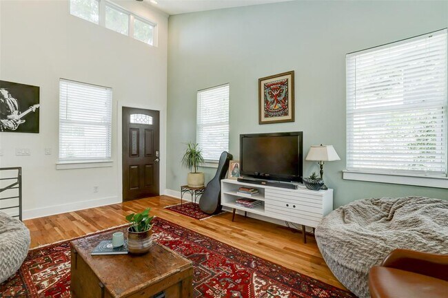 Foto del edificio - 1161 Ridgeway Dr