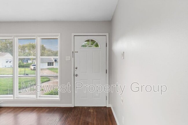 Photo - 306 Banff Cir House