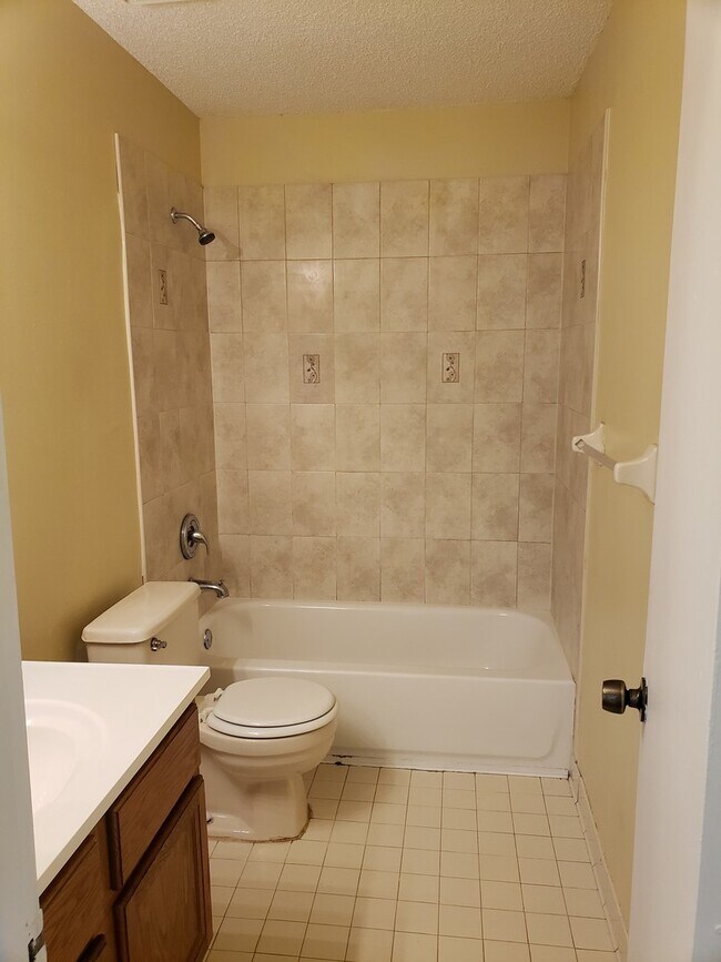 Foto del edificio - Available - 2 Bed/1Bath Single Family Home...
