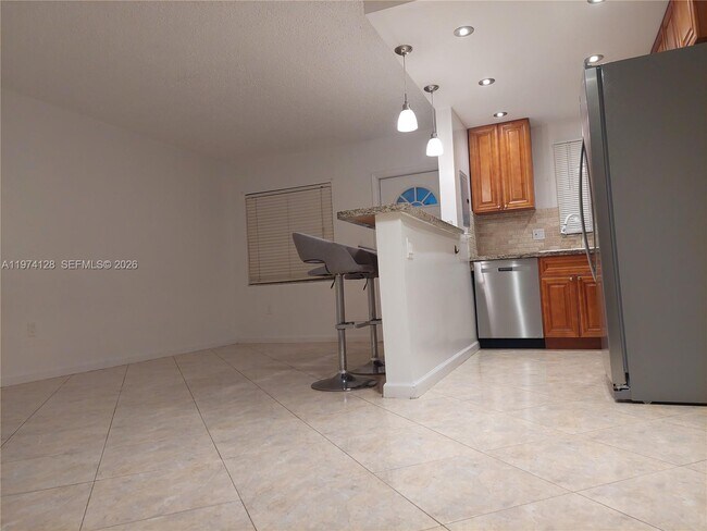 Foto del edificio - 714 NE 10th St