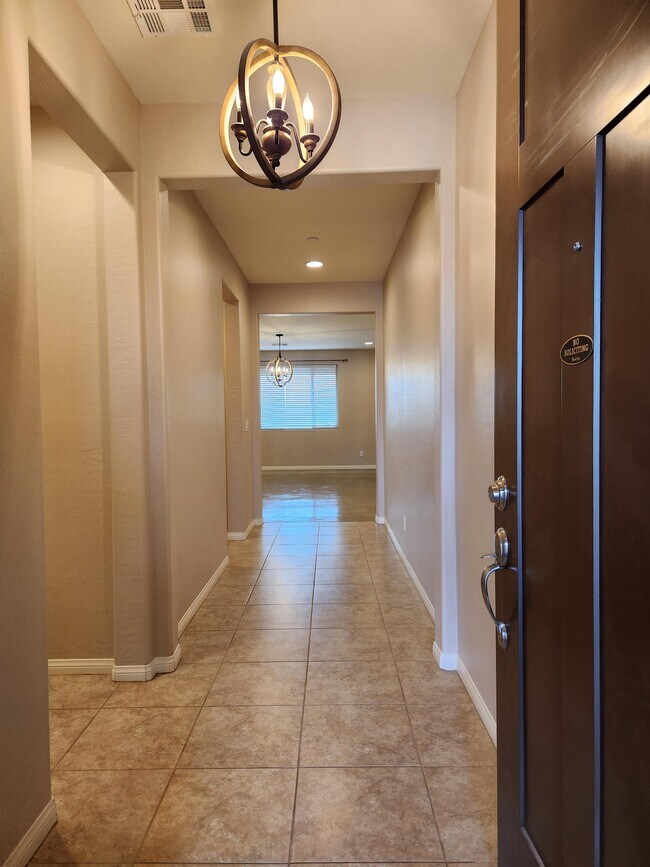 Building Photo - 625 Comodo St