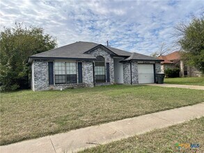 Building Photo - 2404 Bluebonnet Dr