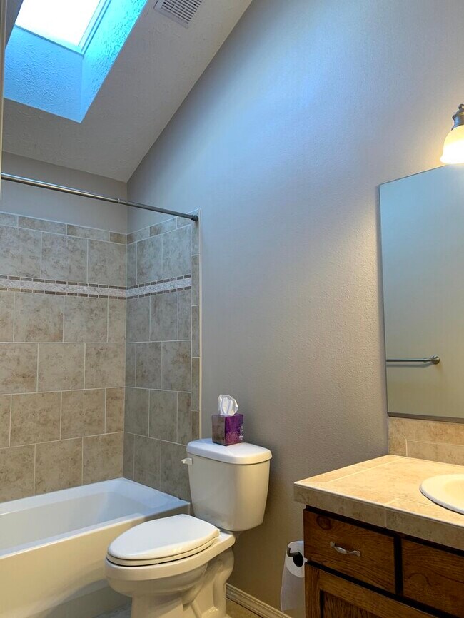 Building Photo - 1218 E 30th Ave