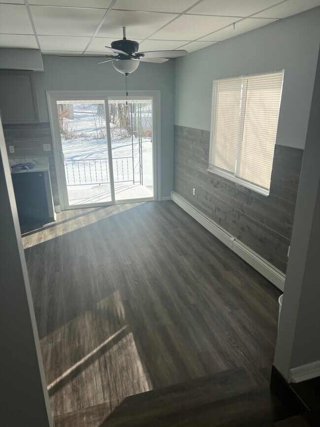 Foto del edificio - 1319 Bluestone Ave