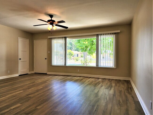 Foto del edificio - Beautiful 2Bd, 1Ba Riverside Home in Great...