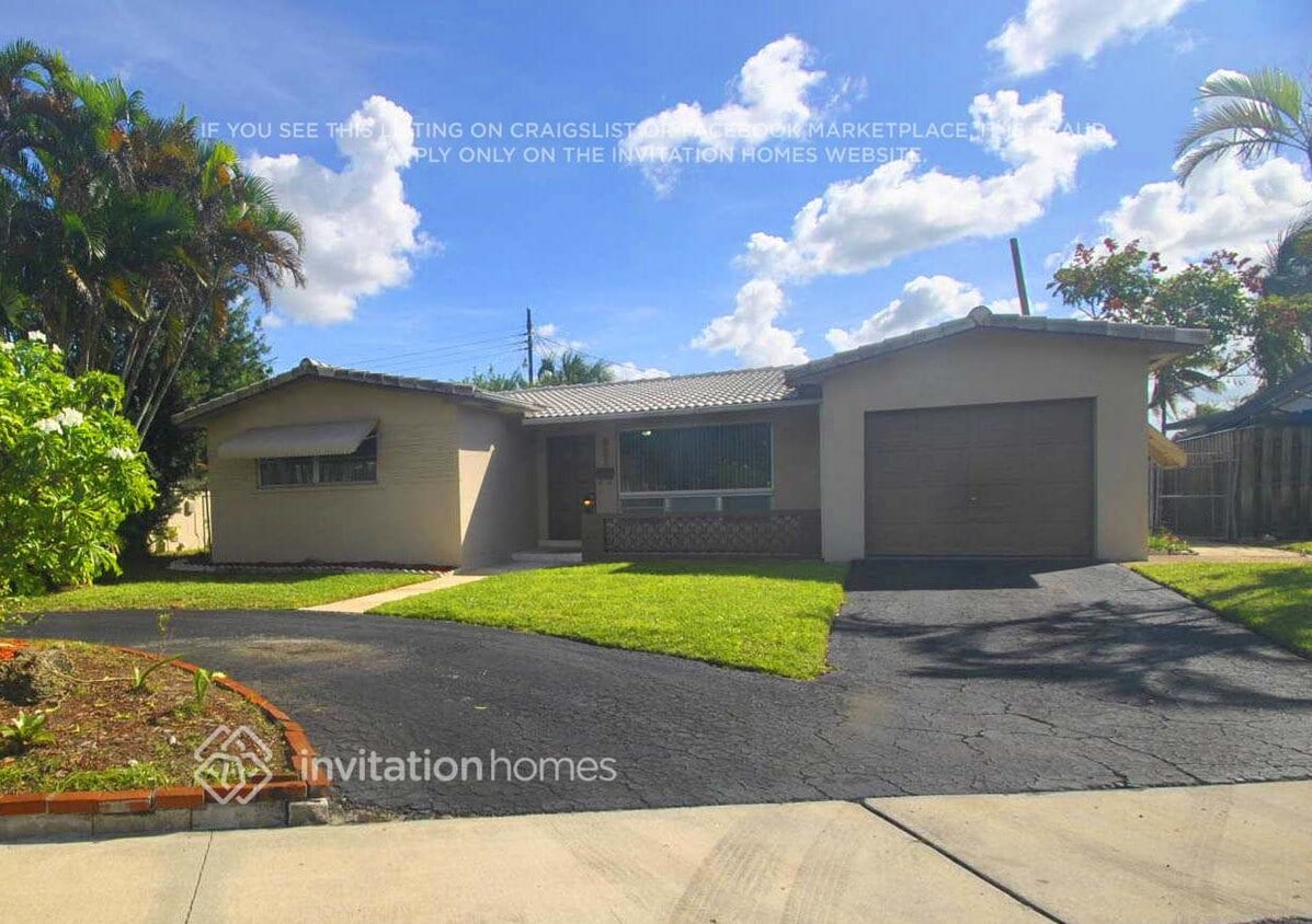 Primary Photo - 921 E Hawthorne Cir