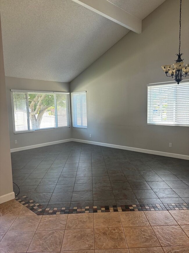 Building Photo - Lovely 3 bedroom single story home