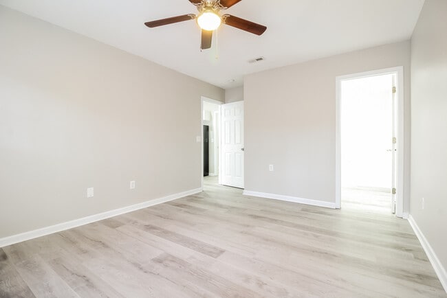 Building Photo - 206 Yukon Dr