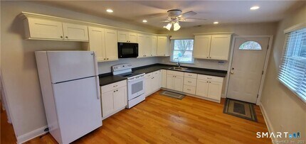 Building Photo - 107 Oakridge Rd