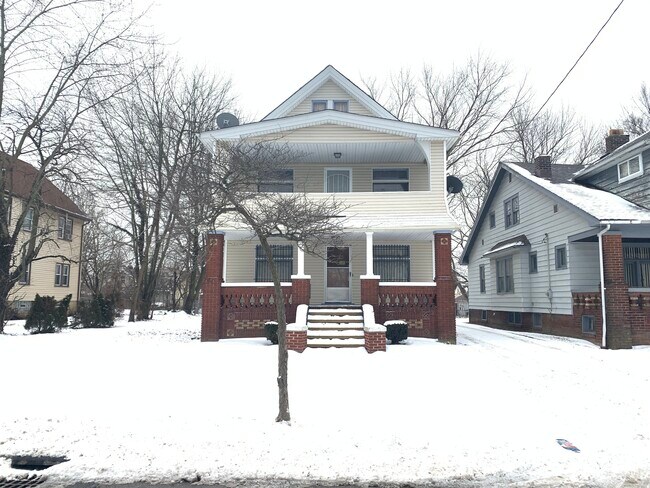 Front - 11010 Nelson Ave