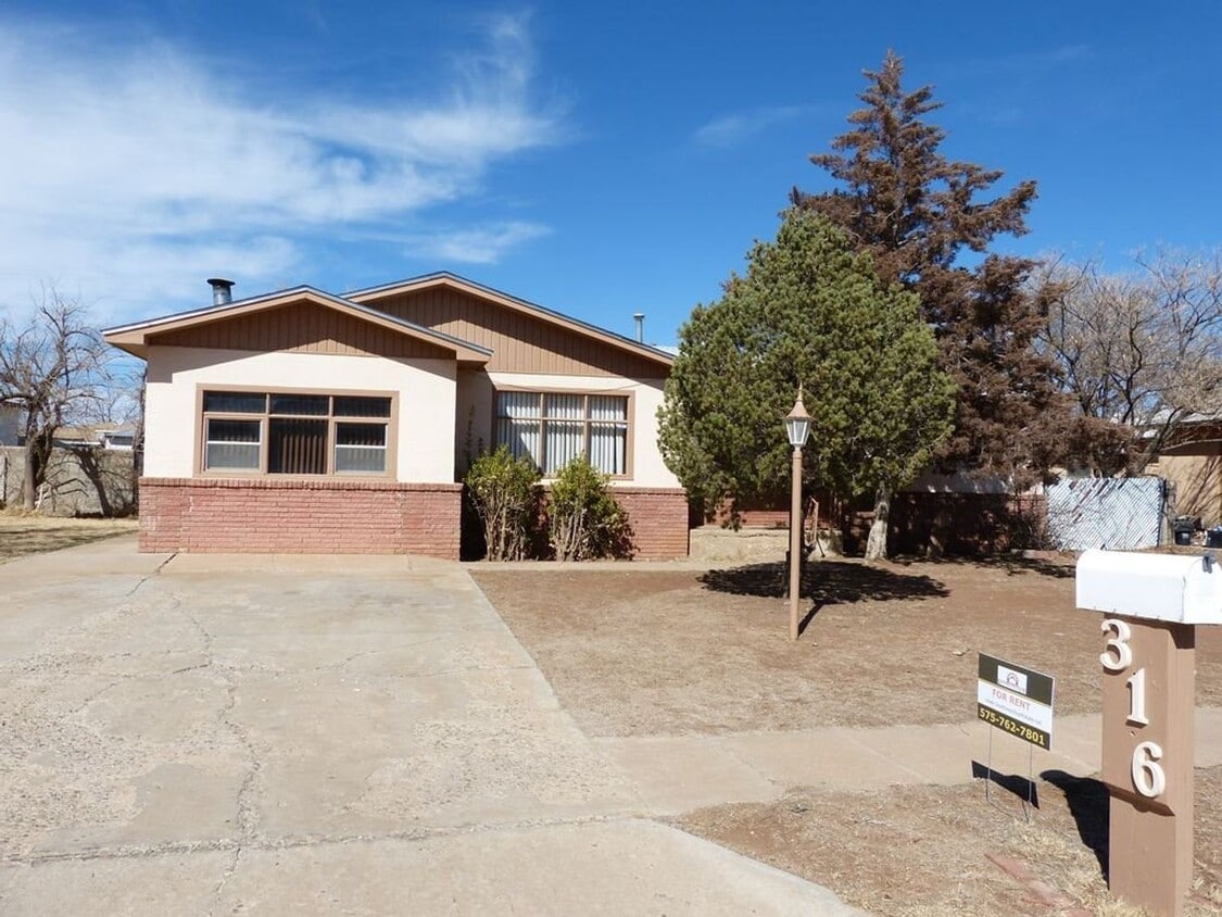 Primary Photo - Spacious 3-bedroom 2-bathroom home