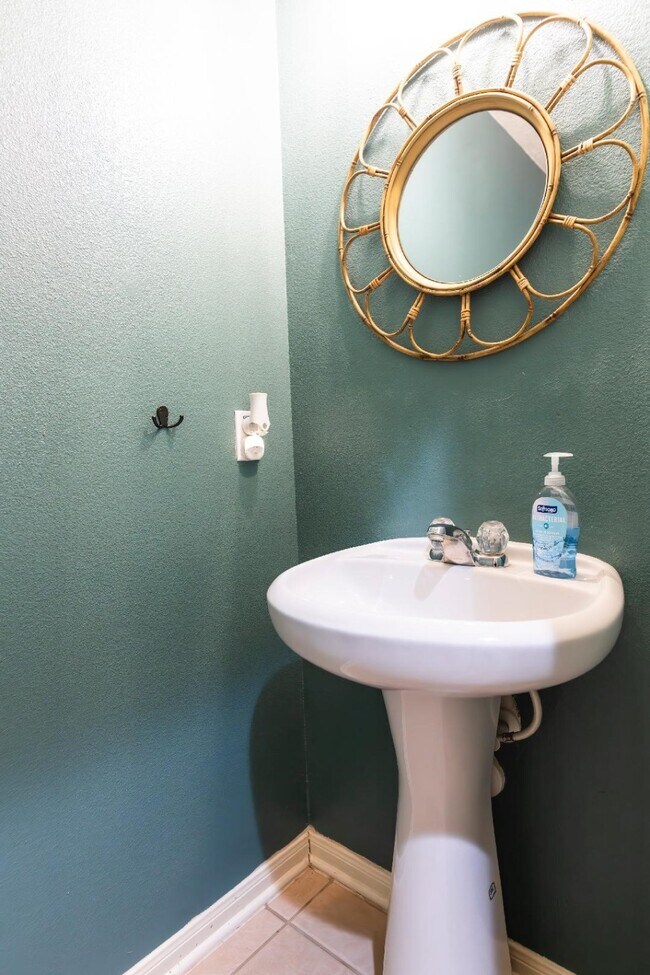 Building Photo - 30615 S Sulphur Creek Dr