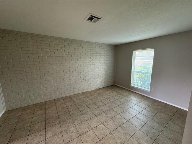 Building Photo - 6939 Chasewood Dr