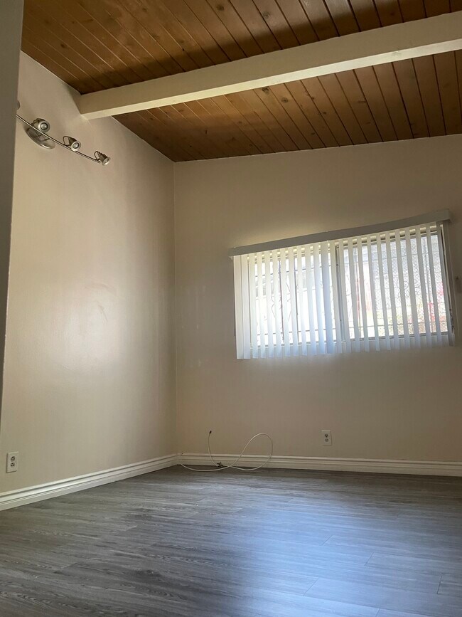 Foto del edificio - 3935 Don Tomaso Dr