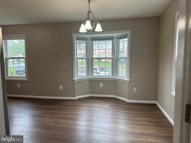 Building Photo - 1848 Foxdale Ct