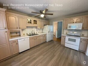 Building Photo - 284 Longmeadow Dr