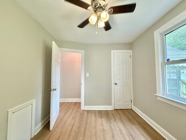 Foto del edificio - Norfolk 2 bedroom, 1 bath home