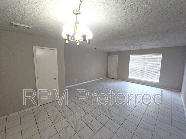 Foto del edificio - 15625 Weldon Dr