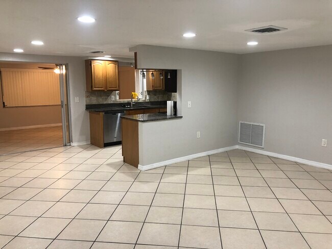 Building Photo - 5122 Beacon Hill Dr