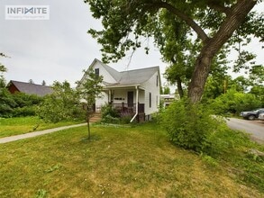 Building Photo - 631 E Davis St