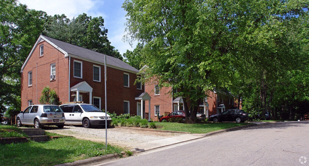 Building Photo - 3105-3119 Douglas St