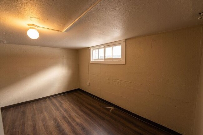 Foto del edificio - 2 Bedroom 1 Bathroom Apartment Close to Ca...