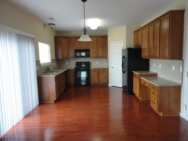 Building Photo - 690 Triple Crown Ct