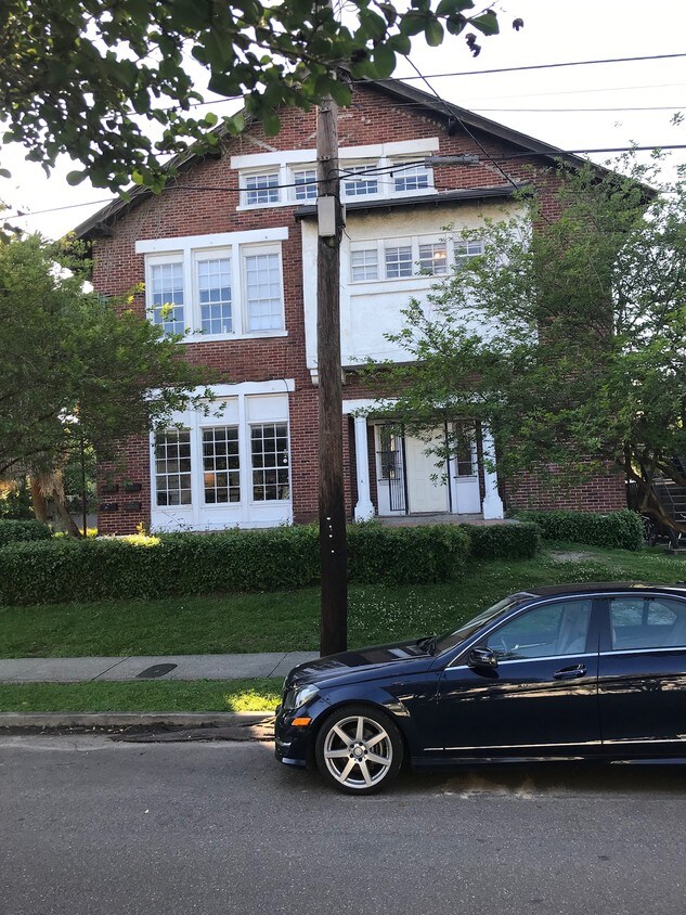 Street Front - 700 Broadway St