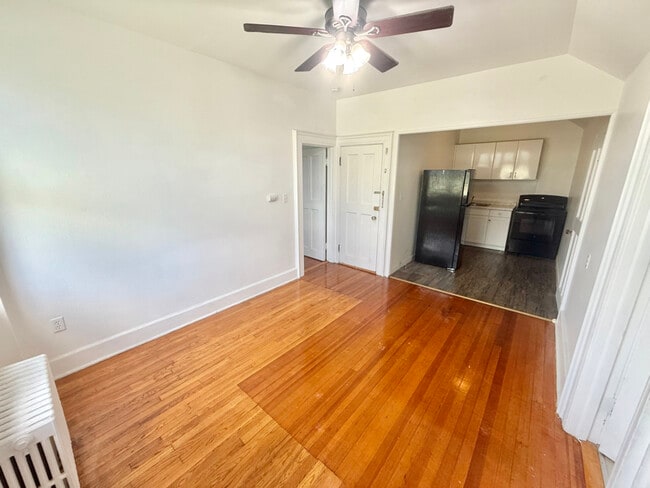 Building Photo - 228 Saratoga St