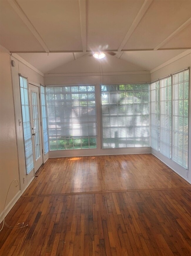 Foto del edificio - 1607 Jackson Bluff Rd