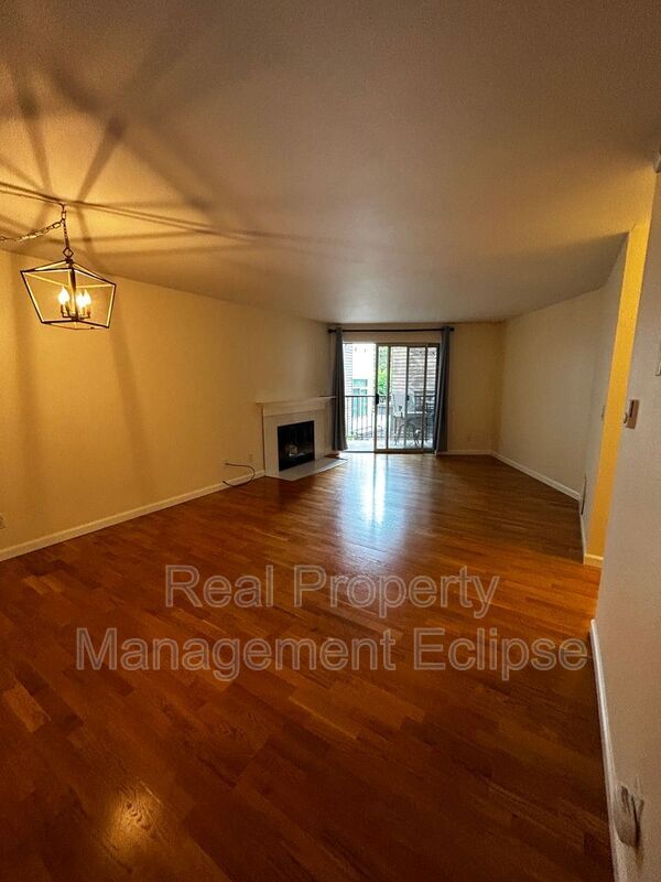 Foto del edificio - 3045 20th Ave W