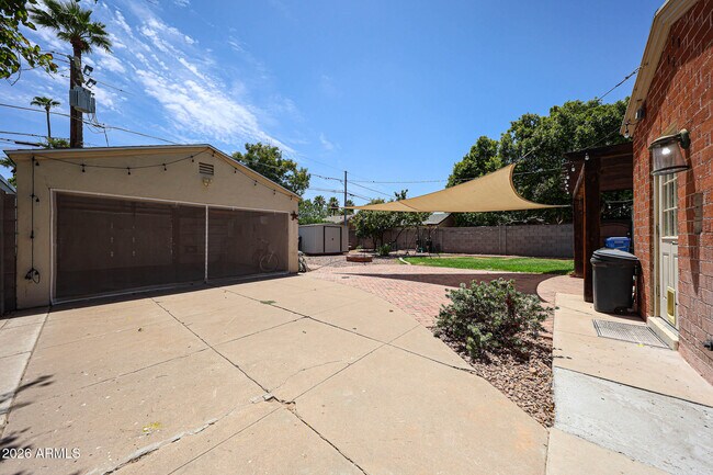 Foto del edificio - 1317 W Holly St
