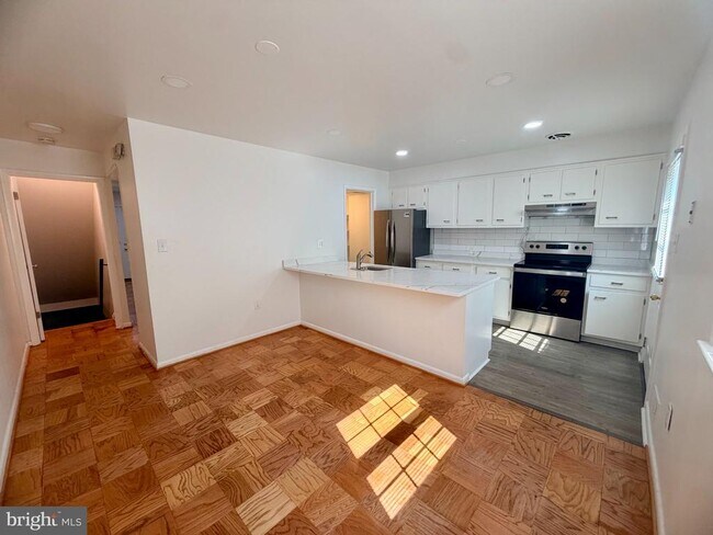 Foto del edificio - 5129 Clacton Ave