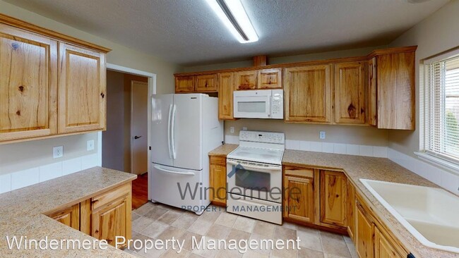 Building Photo - 3 br, 2 bath House - 911 Martin Drive