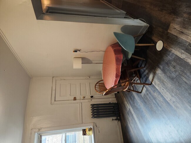 Foto del edificio - 668 W Oakdale Ave