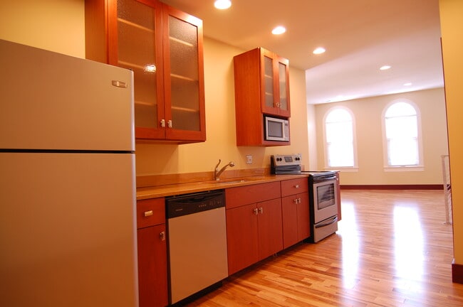 Kitchen - 118 E Front St