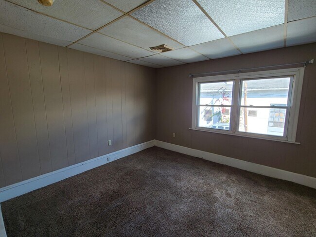 bedroom - 1007 Washburn St