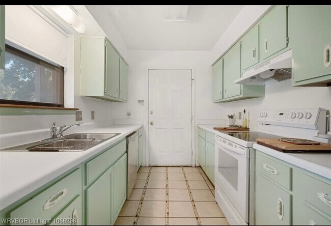 Building Photo - 1504 15th Ter