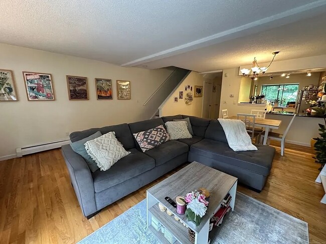 Building Photo - 675 Townsend Ave